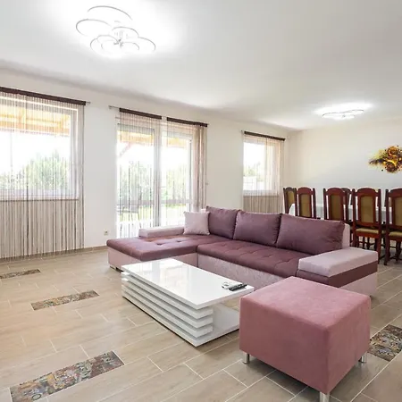 Koppany Luxor Vendeghaz בית נופש *