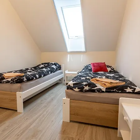 בית נופש Koppany Luxor Vendeghaz *