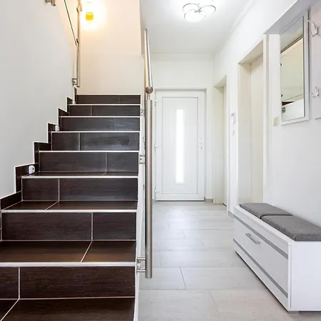 Koppany Luxor Vendeghaz * Alsóörs