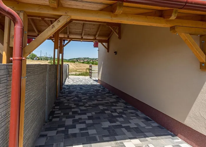 בית נופש Koppany Luxor Vendeghaz *